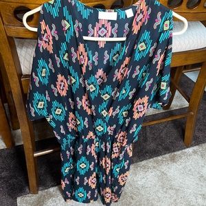 Romper with key hole sleeves and pockets